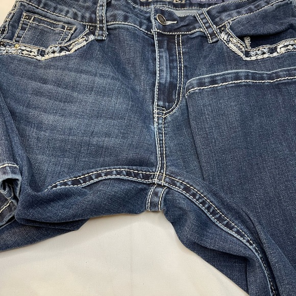 GRACE Horse Shoe Embellished Mid Rise/Easy Fit Bootcut Jeans - Picture 4 of 10